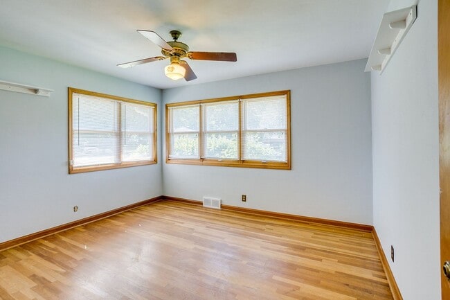 Building Photo - 3 bedroom, 2 bath Ranch -AVAILABLE AUGUST