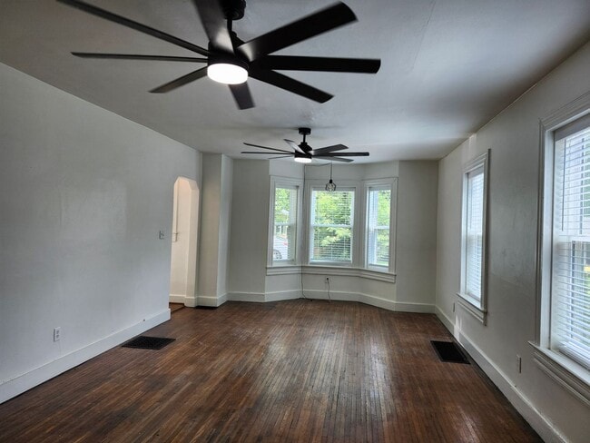 Building Photo - Coming in August - 2 Bedroom 1 bath home i...