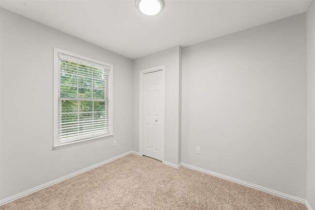 Building Photo - 14115 River Forest Dr