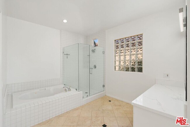 Building Photo - 16656 Cll Jermaine