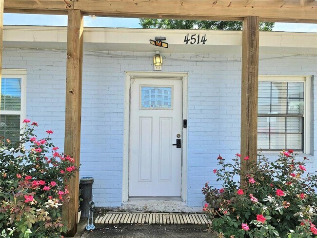 Building Photo - 4514 W Bayshore Dr