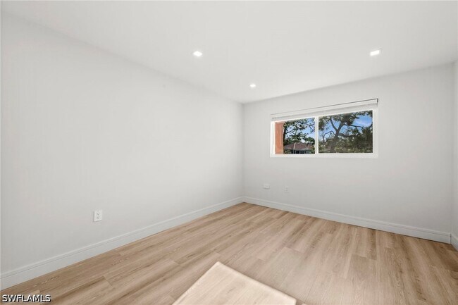 Building Photo - 200 Turtle Lake Ct
