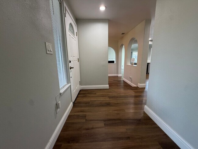 Building Photo - 8267 Moorhaven Way