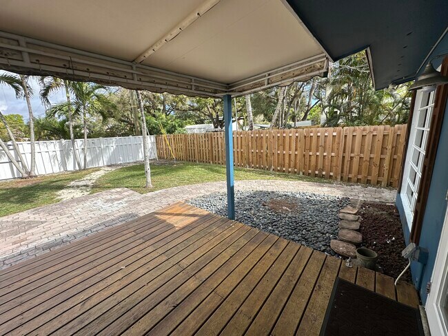 Building Photo - 1424 SW 9th St