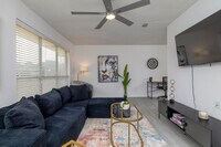 Building Photo - 1704 Kynette Dr