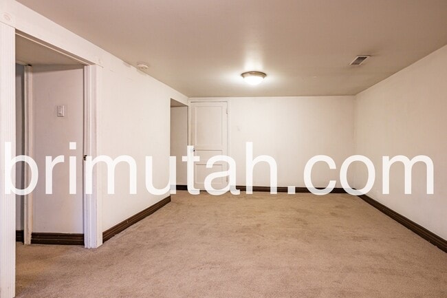 Building Photo - 1266 Parkway Ave