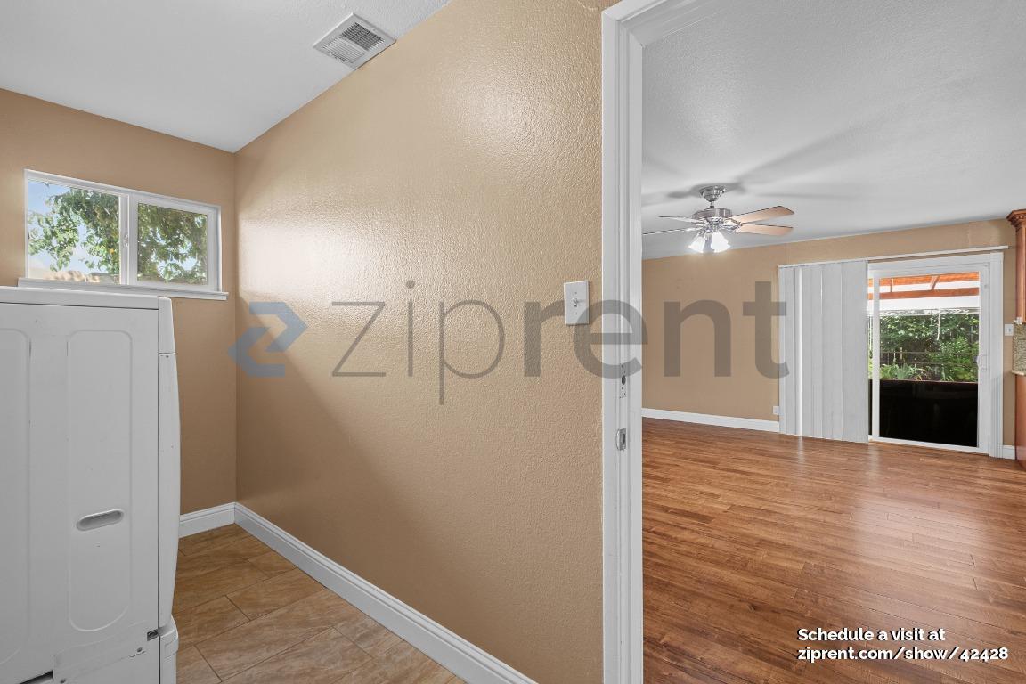 Building Photo - 935 Springoak Way