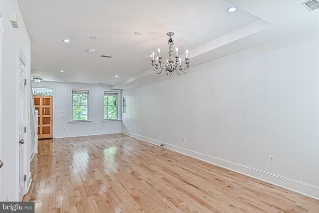 Building Photo - 512 Varnum St NW