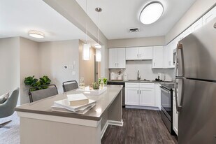 Building Photo - Fairways of Naperville