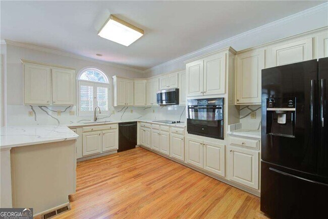 Building Photo - 2020 Ridge Gate Dr