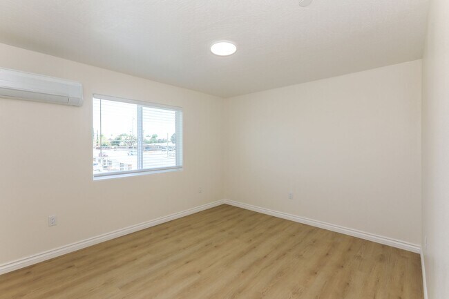 Building Photo - Spacious 3BR/2BA Home with Open Floor Plan, Garage & Washer/Dryer
