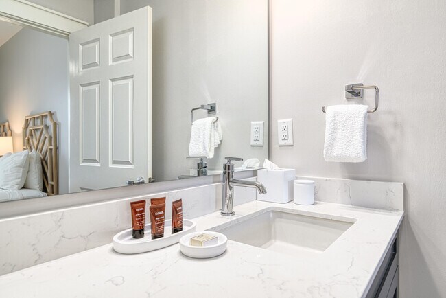 Building Photo - 9000 Heron Walk Dr