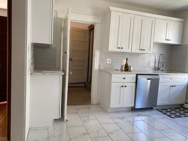 Building Photo - 24 Huxley Ave