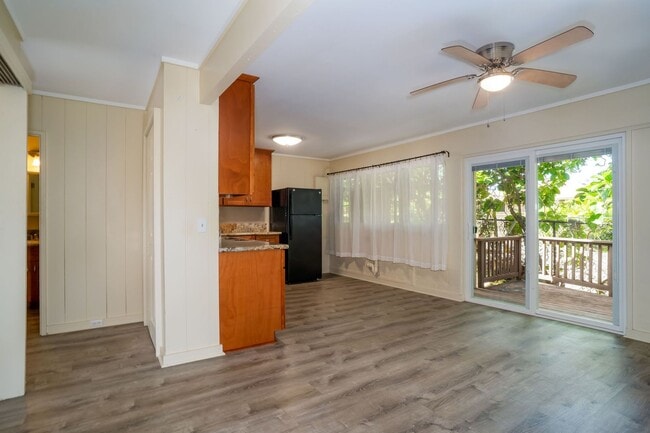 Building Photo - 1 bedroom 1 bath Makai side