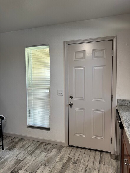 Building Photo - 3393 Green Briar Cir