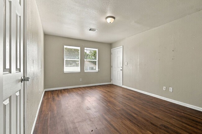 Building Photo - 3709 E 27th Pl