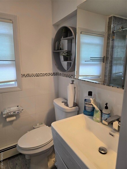 Building Photo - 18 Julian Pl