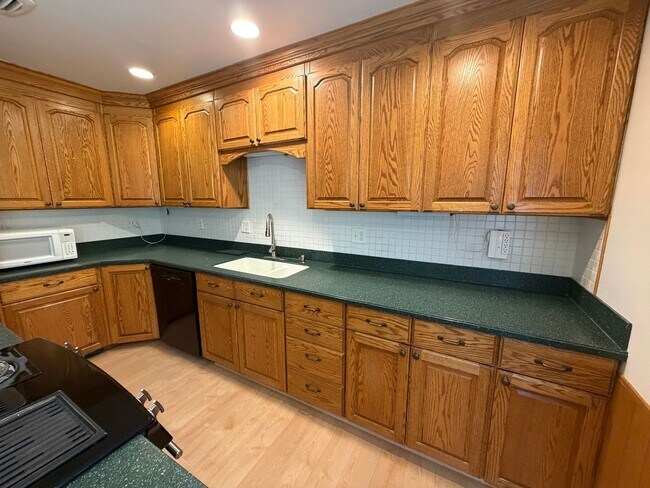 Building Photo - 4132 S Carter Cir
