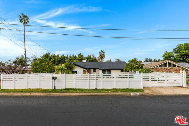 Building Photo - 16517 Hartsook St