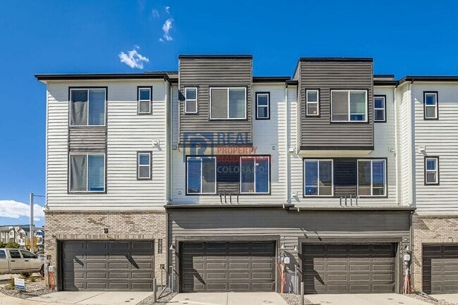 Building Photo - 1747 Peak Lp