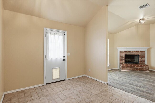 Building Photo - 5904 SE 88th St