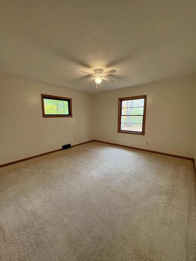 Building Photo - Two bedroom home for rent - Country living...