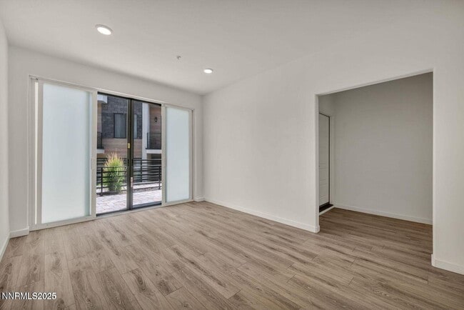 Building Photo - 557 California Ave