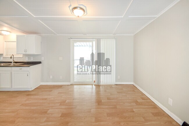 Building Photo - 2841 W Ray St