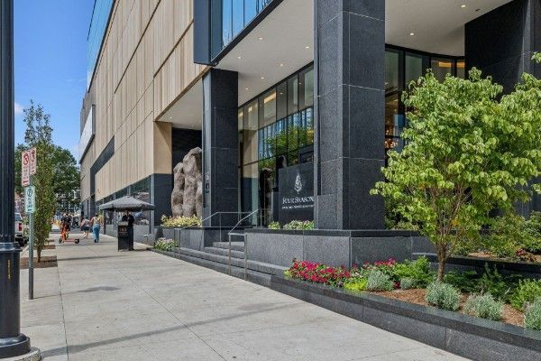 Building Photo - 160 2nd Ave S