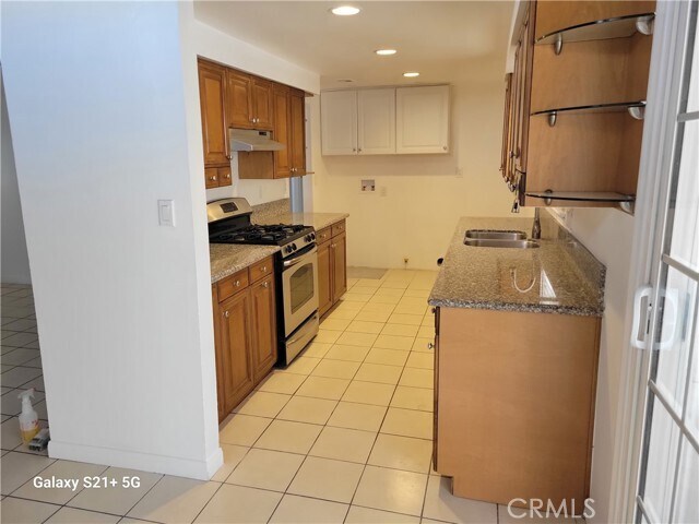 Building Photo - 937 N Iroquois Ave