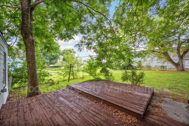 Building Photo - 5332 Oakdale Ave