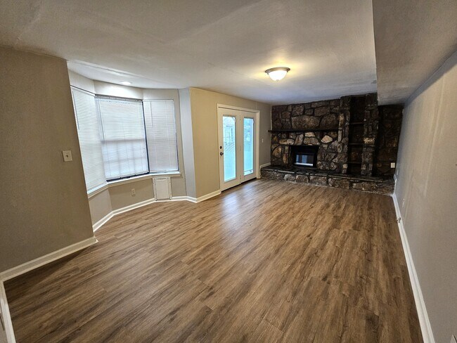 Building Photo - 131 Dolores Dr