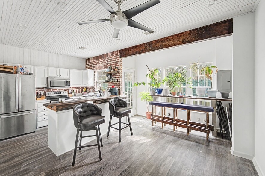 Building Photo - 3401 Anderson Rd