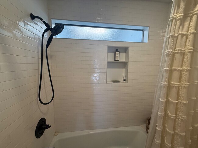 Building Photo - 1925 Bunting Ct