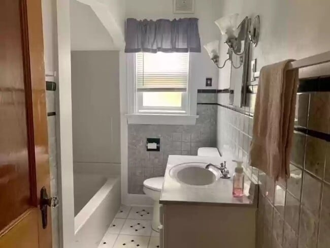 Building Photo - 3817 W 10th St