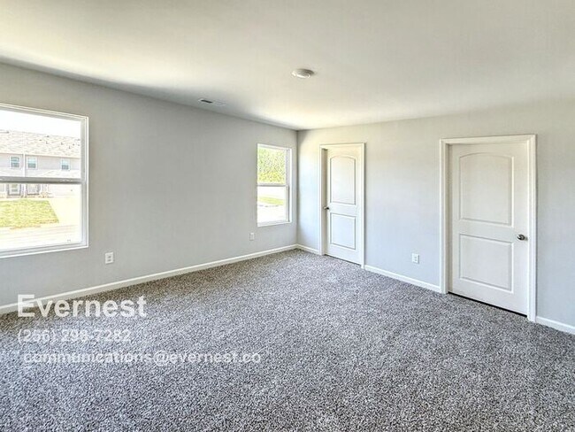 Building Photo - 3-Bedroom, 2.5-Bathroom Townhouse in a Pri...