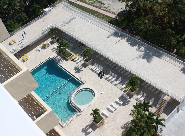 Building Photo - 4747 Collins Ave