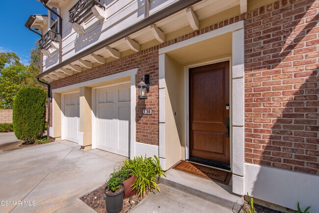 Building Photo - 138 Mayflower St