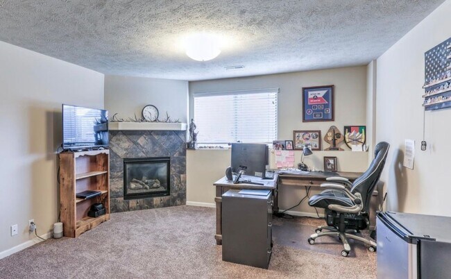 Building Photo - 13806 S 43rd Ave
