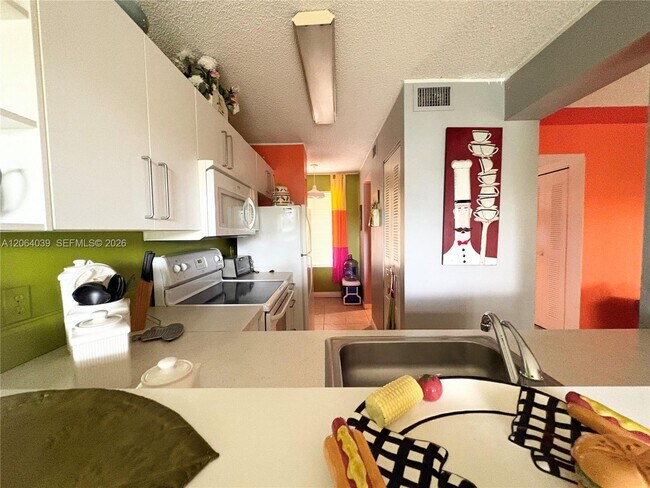 Building Photo - 929 Coral Club Dr