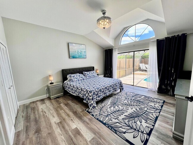 Building Photo - 12989 Meadowbreeze Dr