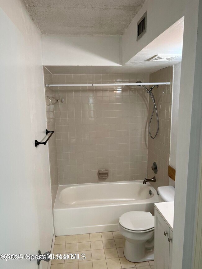 Building Photo - 3036 Sir Hamilton Cir