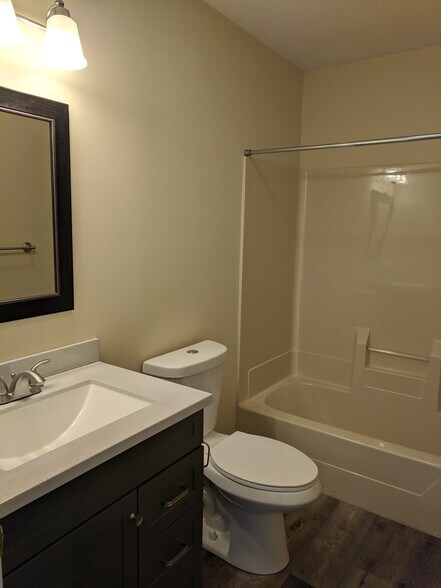 Building Photo - 115 Arbor Ln