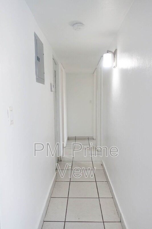 Building Photo - 495 NW 72nd Ave
