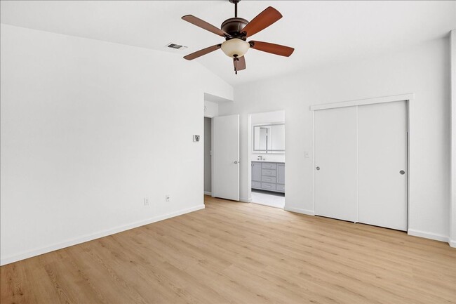 Building Photo - 924 Shellwood Way