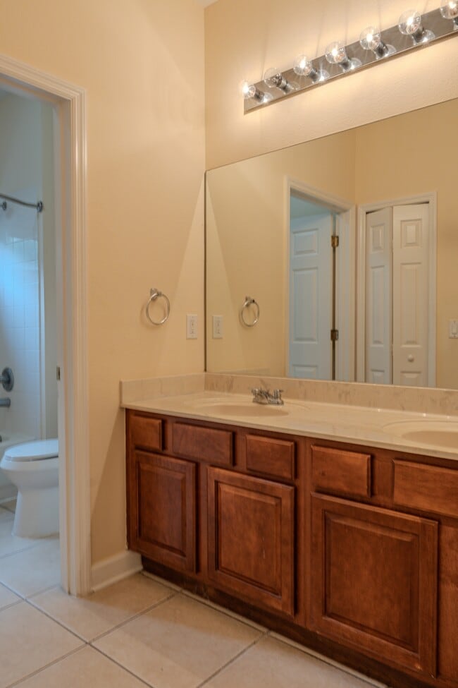 Building Photo - 1895 Derby Glen Dr