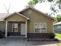 Building Photo - 1410 Robins St