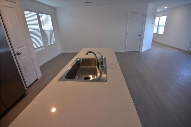 Building Photo - 275 Bugbee