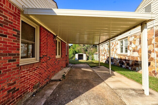 Building Photo - 3 Bed 2 Bath close to OU Med Center