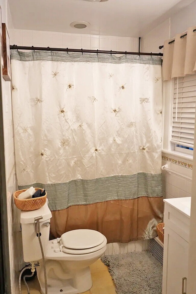 Building Photo - Charming 1950s Home Just Minutes from Downtown Harrisonburg!
